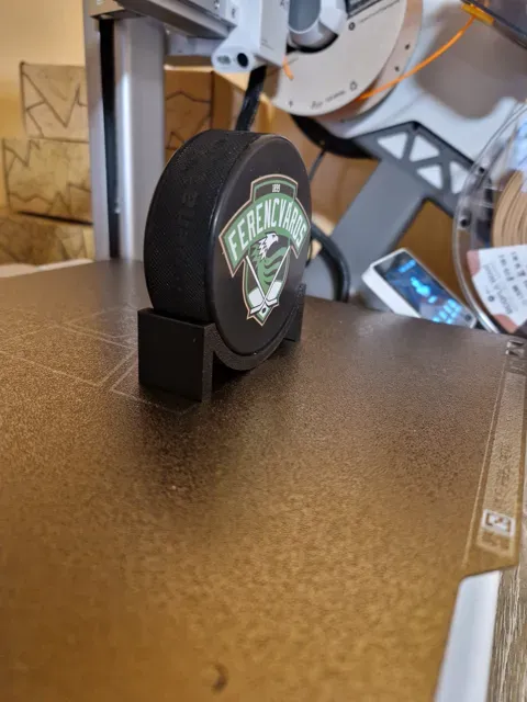 hockey puck holder — Image 3 of 4