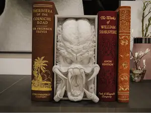 Predator Book Nook and Wall Mount