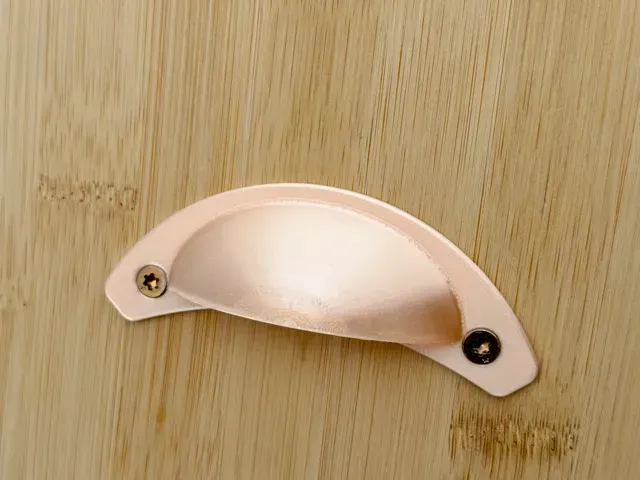 Classic Cup Drawer Pull – Screw-Mount Bin Handle — Фото 3 из 5