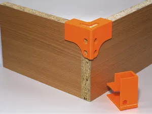 Jig for screwing furniture boards at right angles
