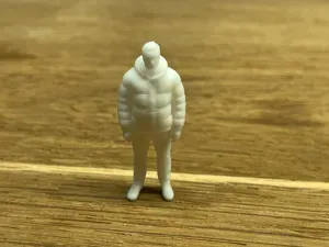 Kleiner Mann mit Jacke
