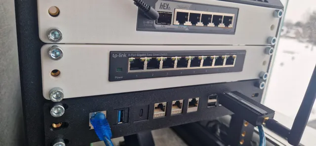 TP-Link TL-SG108E rack mount — Фото 2 из 4