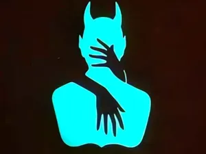 Devil kiss woman - glow in the dark