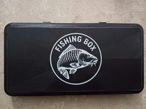 Carp fishing box with magnets