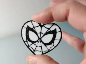 llavero corazon spiderman