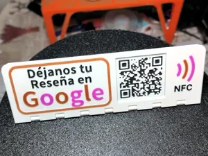 Expositor de Reseñas de Google - Tarjeta QR/NFC
