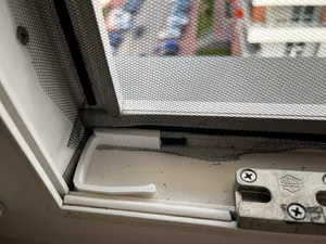 Wide fly/mosquito net clip