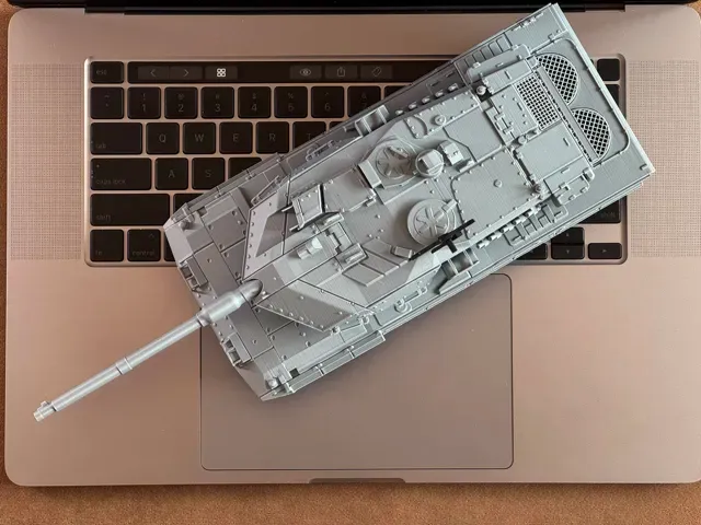 Leopard 2 A7 Main Battle Tank Movable Cannon 1/35 — Image 13 of 13