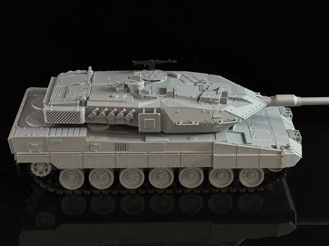 Leopard 2 A7 Main Battle Tank Movable Cannon 1/35 — Image 8 of 13