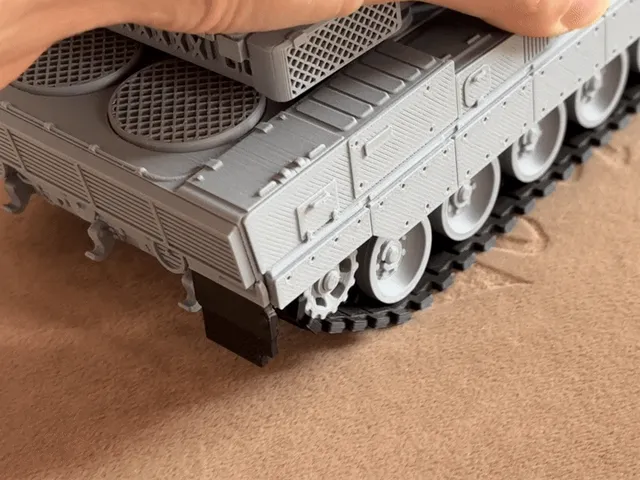 Leopard 2 A7 Main Battle Tank Movable Cannon 1/35 — Image 3 of 13