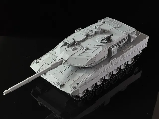 Leopard 2 A7 Main Battle Tank Movable Cannon 1/35 — Image 4 of 13