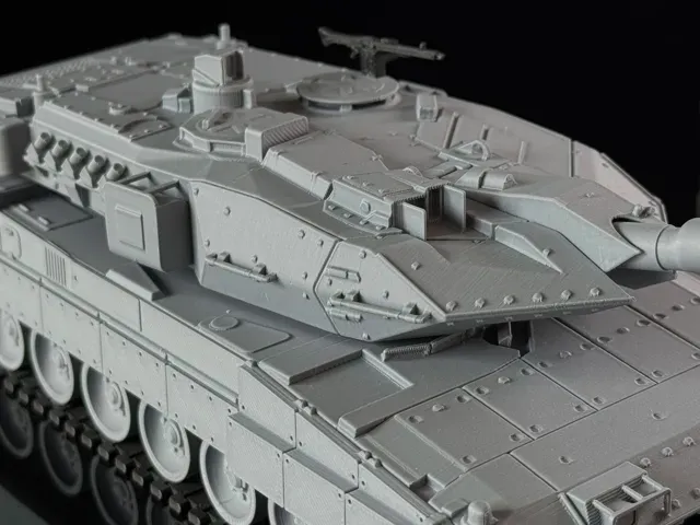 Leopard 2 A7 Main Battle Tank Movable Cannon 1/35 — Image 10 of 13