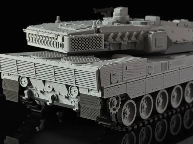 Leopard 2 A7 Main Battle Tank Movable Cannon 1/35 — Image 6 of 13