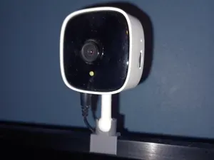 Simple Tapo C110 C100 tv top mount (13.6mm thick)