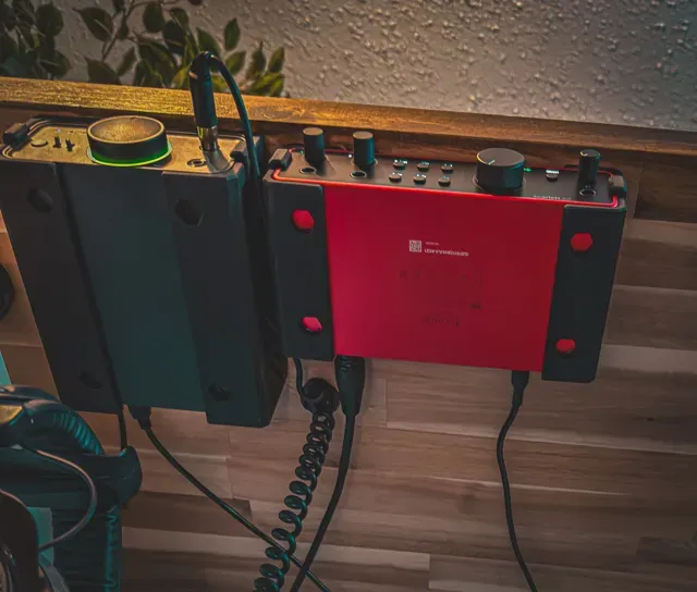 Focusrite Scarlett 2i2 Under Desk Mount 4th Gen — Фото 5 из 5