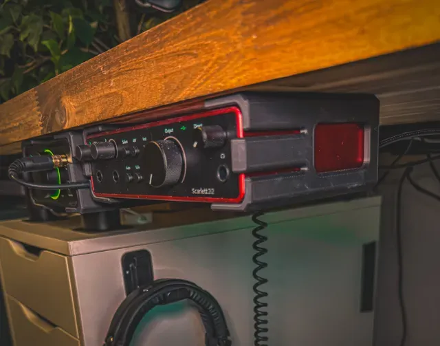 Focusrite Scarlett 2i2 Under Desk Mount 4th Gen — Фото 4 из 5
