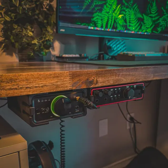 Focusrite Scarlett 2i2 Under Desk Mount 4th Gen — Фото 2 из 5
