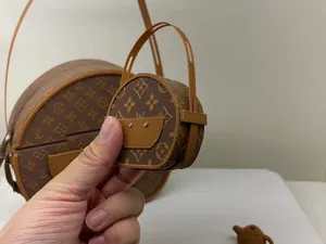 mini LV （小圆饼钥匙扣）