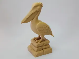 Pelikanfigur auf Steinpodest mit Kuestencharme