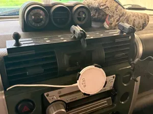 Toyota FJ Cruiser Ram Style Dash Mount