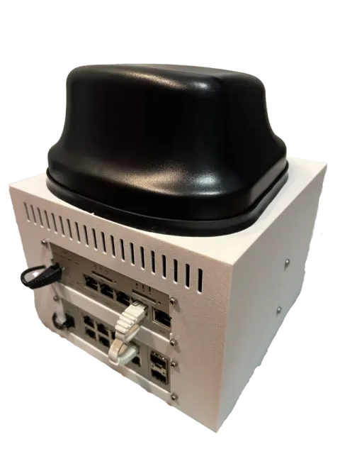 Teltonika RUTX50 box, antenna and TSW200 Switch — Фото 2 из 3