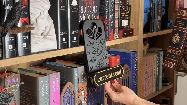 Adjustable Book Display with customisable Title