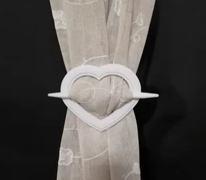 Heart-shaped curtain holder