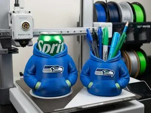SEATTLE SEAHAWKS SET- PEN HOLDER AND CAN COOLER