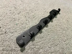 Simple key hanger with 7 hooks