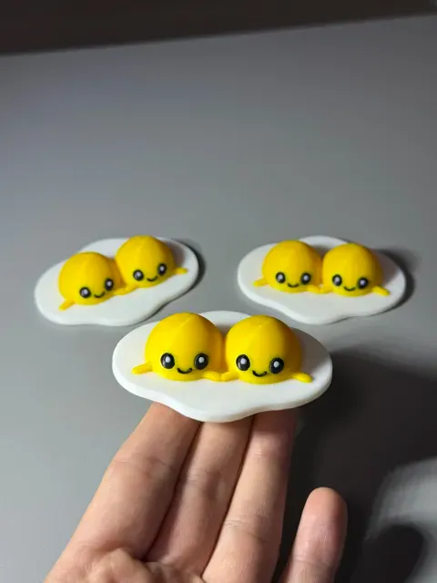 Hand-Holding Happy Eggs | Easter Desk Toy — Фото 2 из 4