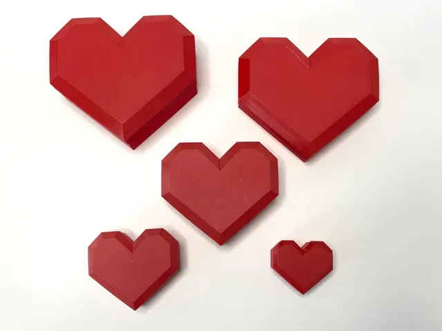 Angular Heart Box (Vase Mode) — Image 2 of 5