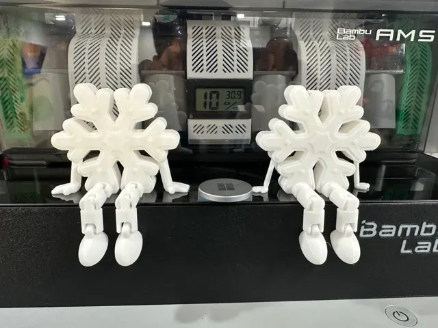 V1 Articulated Snowflake Large Hand — Image 3 of 3