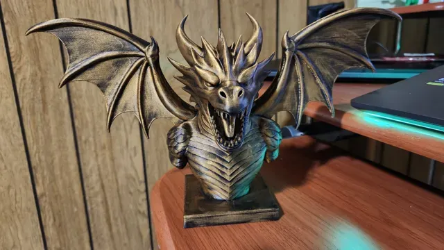 Dragon bust with outstretched wings — Image 3 of 3