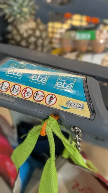 COINOOK — The Smart Shopping Cart Coin & Bag Hook — Image 5 of 6