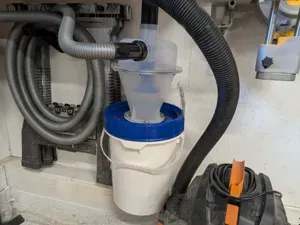 Cen-Tec 5 Gallon Dust Separator Wall Mount