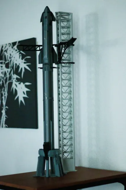 Starship launch tower — Image 2 of 5