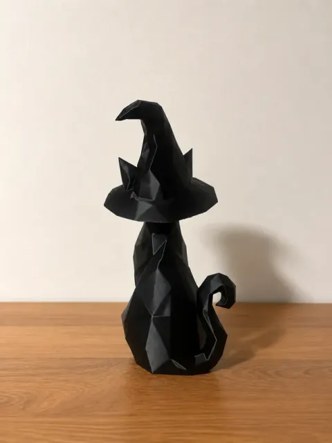 Witch Cat – Low Poly Halloween Deko — Image 2 of 4