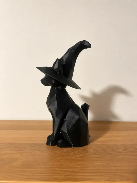 Witch Cat – Low Poly Halloween Deko — Image 3 of 4