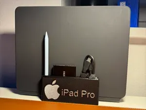 iPad Pro Halter – 12.9” & 13” mit Magic Keyboard