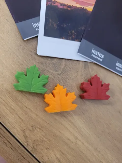 Maple Leaf Photo & Note Stand — Image 2 of 4