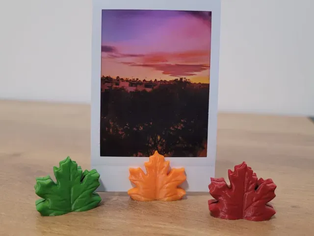 Maple Leaf Photo & Note Stand
