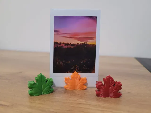 Maple Leaf Photo & Note Stand — Image 4 of 4