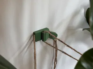 LeafTwine: Gentle Support for Large Houseplants