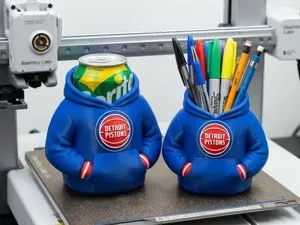 DETROIT PISTONS SET- PEN HOLDER AND CAN COOLER