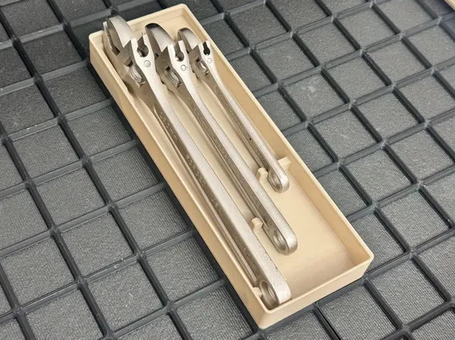Gridfinity Craftsman Adjustable Wrench Holder — Фото 2 из 3
