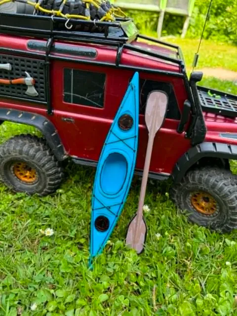 Kayak with paddle 1:10 for Traxxas TRX 4 Defender — Image 2 of 8