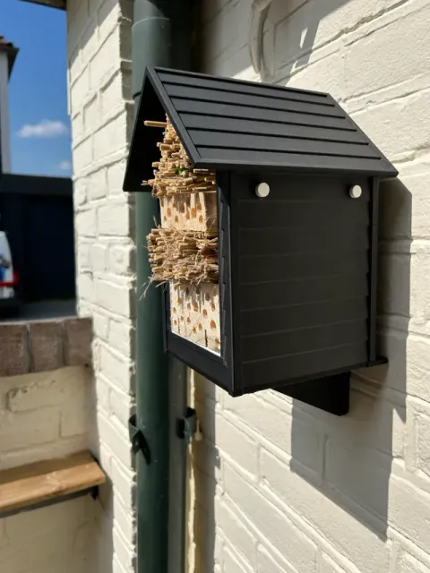 Classic design - insect hotel - bee hotel — Фото 2 из 11