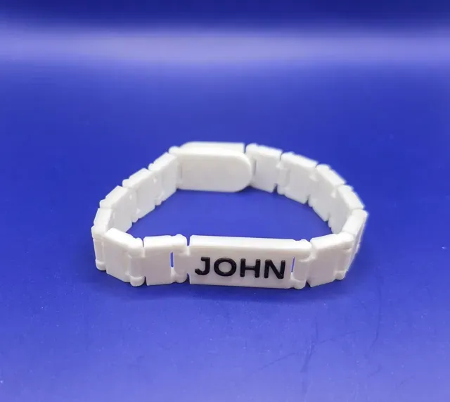 Customizable shackle bracelet with your text — Image 2 of 8