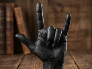 "Rock & Love" Hand Sign Statue (Real Texture)