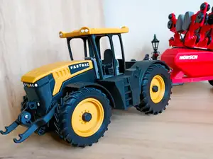 JCB Fastrack 8330 Tractor 1:24 scale